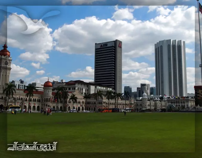 میدان استقلال کوالالامپور _ آسمان آبی