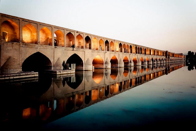 سی ‌و سه ‌پل 