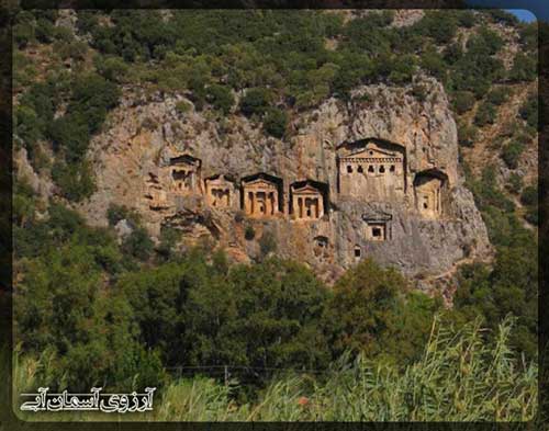 آرامگاه های صخره ای ساریان مارماریس