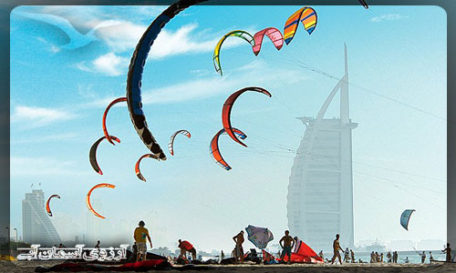 ساحل بادبادک ها در دبی _ آسمان آبی