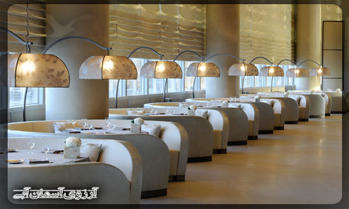 رستوران در برج خلیفه دبی _ آسمان آبی