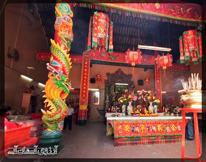 معبد کوآن تی کوالالامپور _ آسمان آبی